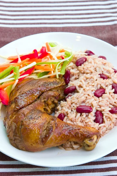 Jerk kyckling med ris - Västindien stil Royaltyfria Stockfoton