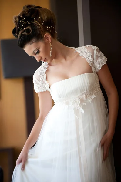 Young bride posing looking down — Stock Photo, Image