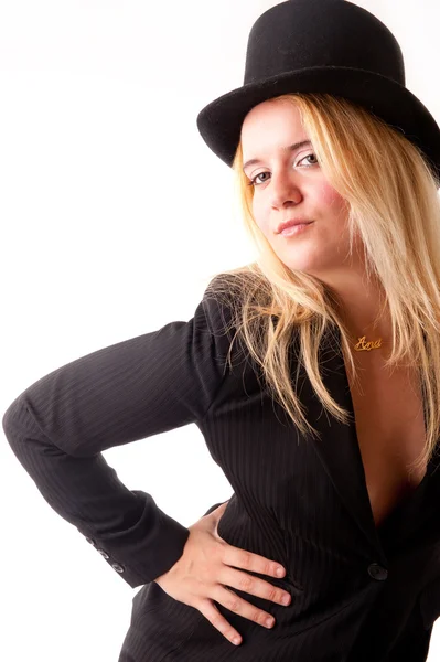 Modelo feminina em um terno executivo e chapéu alto — Fotografia de Stock