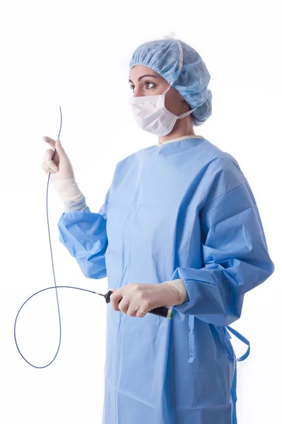 Médico o enfermera que sostiene un catéter — Foto de Stock