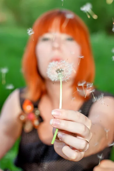 Woman with dandelion — Stock Photo, Image