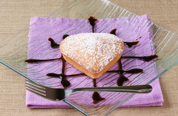 Small heart-shaped cake — Stock Photo, Image