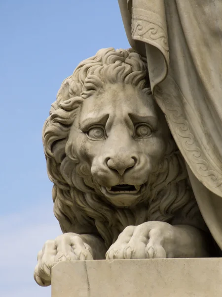 Μαρμάρινο λιοντάρι άγαλμα — Φωτογραφία Αρχείου