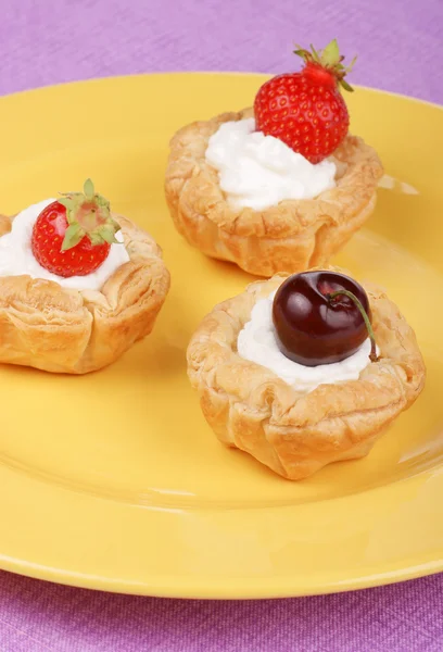 Small fruit tarts — Stock Photo, Image