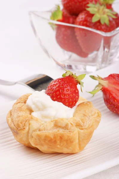 Small strawberry tart — Stock Photo, Image