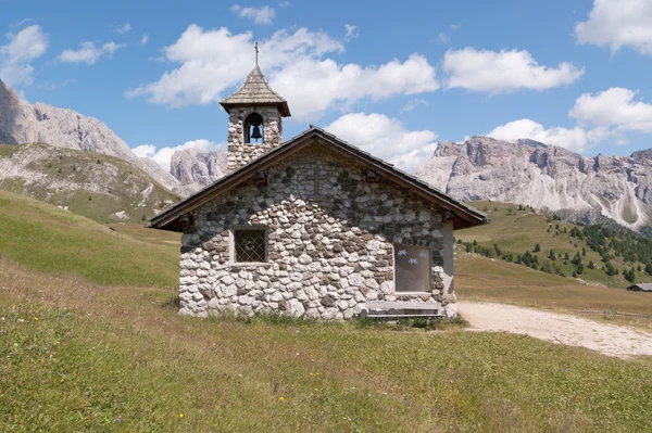 Malé alpské kostel — Stock fotografie