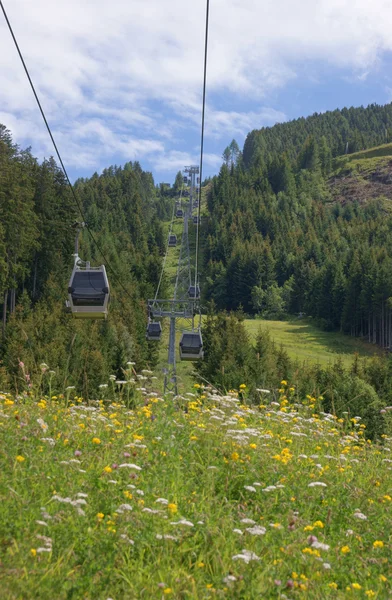 Cableway in the italian Alps — Stock Photo, Image