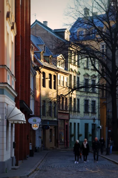 Rigas mittelalterliche Straße lizenzfreie Stockbilder