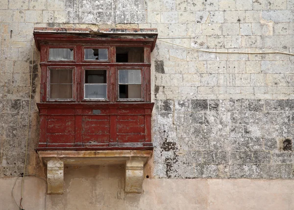 Balconies and windows in Malta, an ancient city — Stock Photo, Image