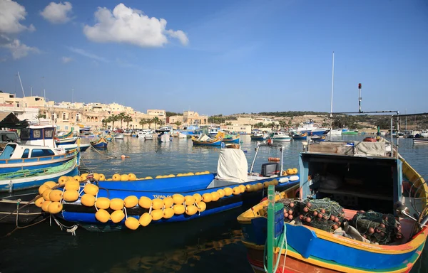 The maltese fishing village, colorful boats — Stok fotoğraf