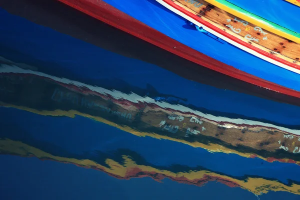 Traditional Maltese fishing boats with reflection — Stockfoto