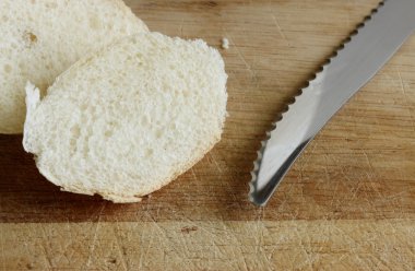 Fresh sliced bread on a wooden plate