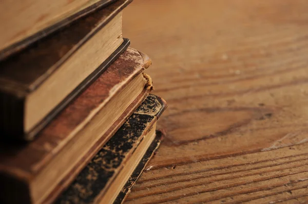 Старые книги крупным планом — стоковое фото