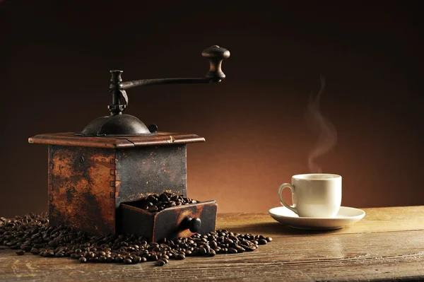 Amoladora y taza de café — Foto de Stock