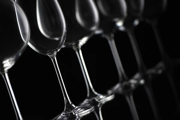 Vin glas på svart bakgrund — Stockfoto