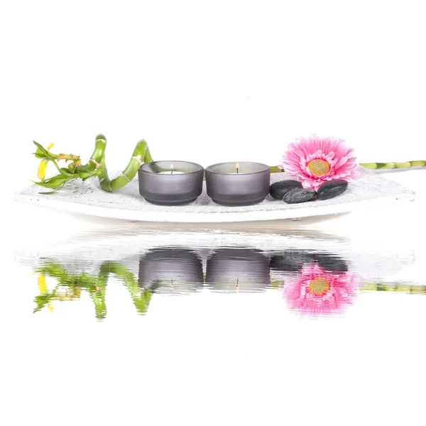 Wellness-Set mit rosa Blume und Bambus lizenzfreie Stockbilder