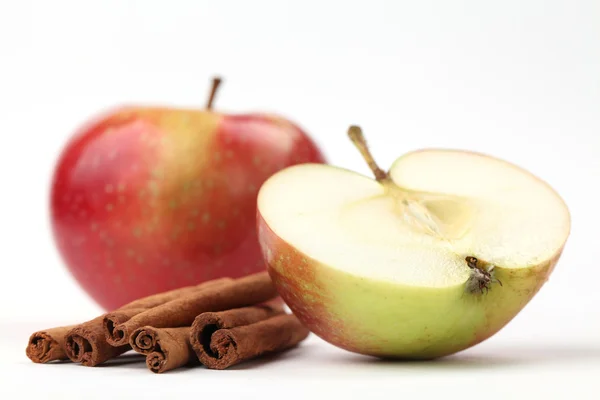 Apples and cinnamon — Stock Photo, Image