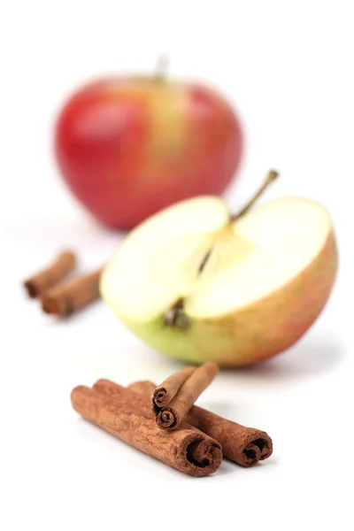 Яблоки и корица — стоковое фото