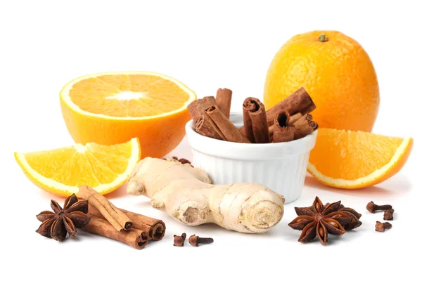 Sinaasappelen en specerijen — Stockfoto