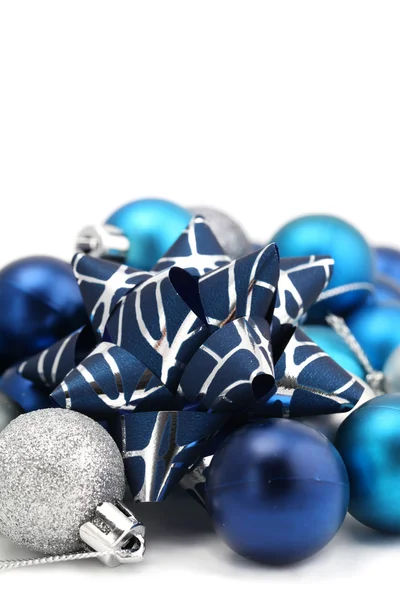 Ornamentos de Natal azul e prata — Fotografia de Stock
