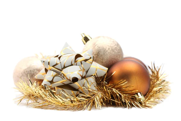 Båge och christmas ornament — Stockfoto