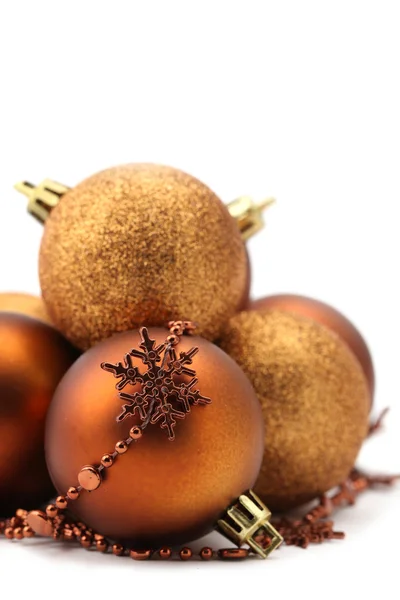 Enfeites de Natal marrom e dourado — Fotografia de Stock