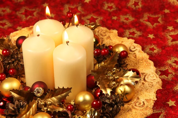 Weihnachtsdekoration mit Kerzen — Stockfoto