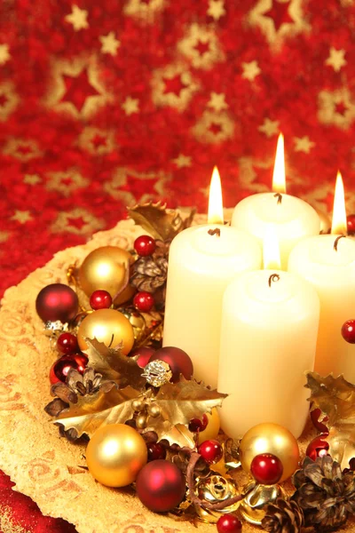 キャンドルとクリスマスの装飾 — ストック写真