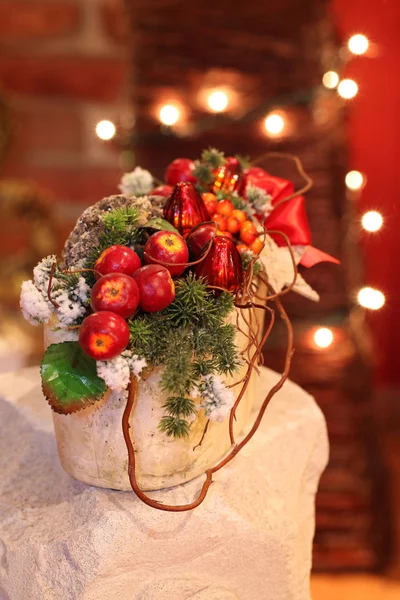 赤い果実とクリスマス静物 — ストック写真