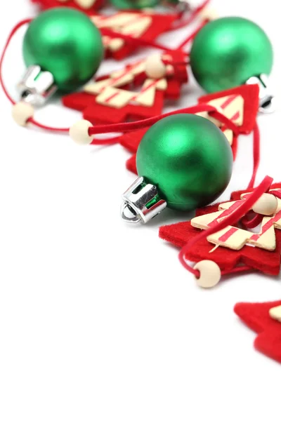绿色和红色圣诞装饰品 — 图库照片