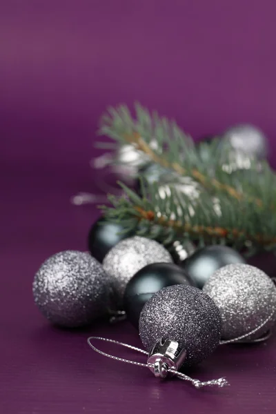 Рождественские украшения из серебра — стоковое фото