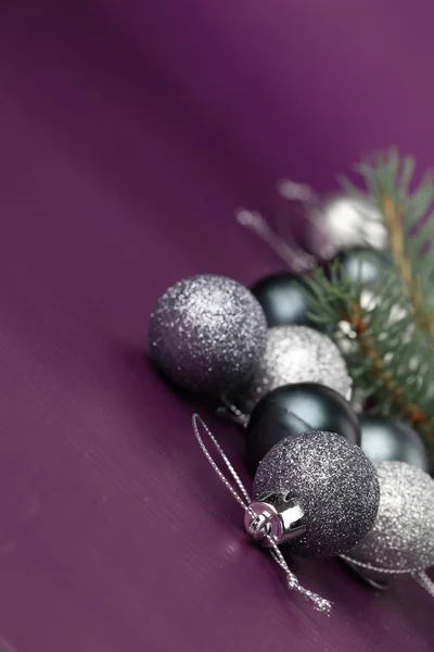 Zilveren ornamenten van Kerstmis — Stockfoto