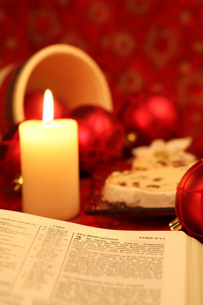 聖書とクリスマス ・ シュトーレン — ストック写真