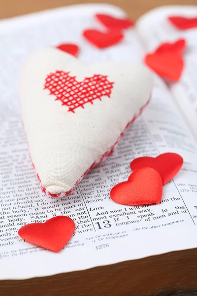 Bible and hearts — Stock Photo, Image