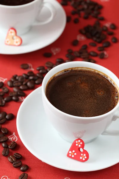 Café com corações e grãos de café — Fotografia de Stock