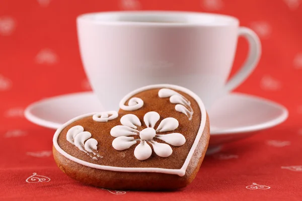 Gingerbread heart and coffee — Stock Photo, Image