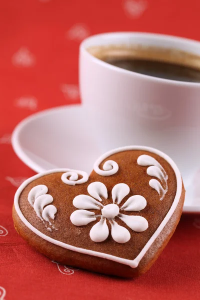 Gingerbread kalp ve kahve — Stok fotoğraf