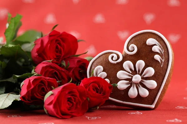Corazón de jengibre y rosas — Foto de Stock
