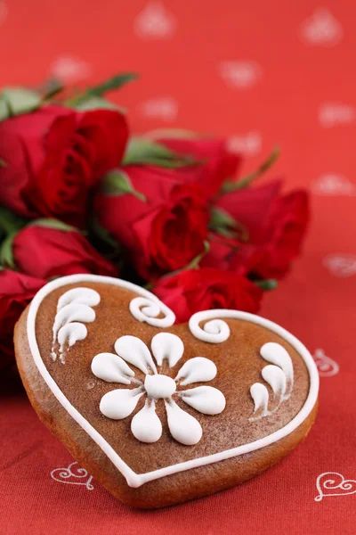 Gingerbread heart and roses — Stock Photo, Image