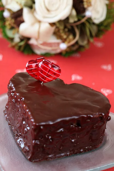 Pastel de chocolate en forma de corazón — Foto de Stock