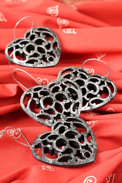 Hartvormige zilveren ornamenten — Stockfoto