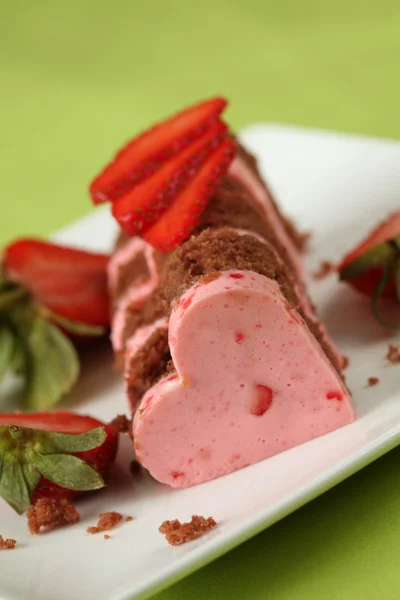 Strawberry hjärtat tårta — Stockfoto