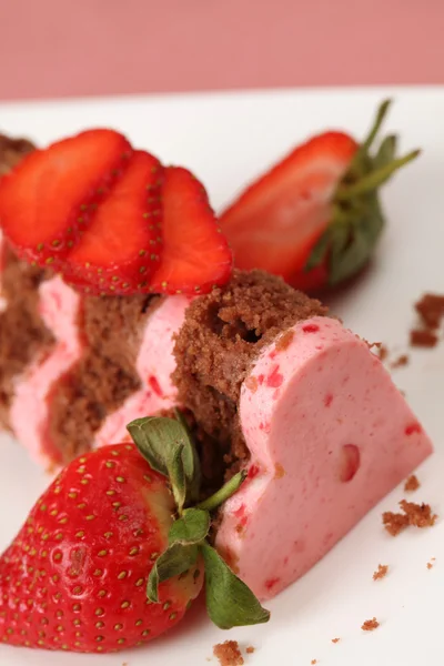 Strawberry heart cake — Stock Photo, Image