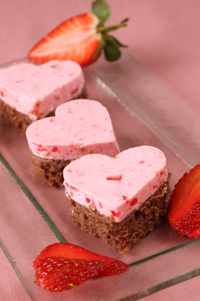 Erdbeer-Herzkuchen — Stockfoto