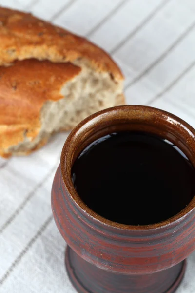 Вино и хлеб — стоковое фото