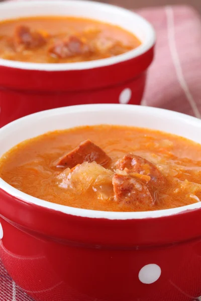 キャベツと赤唐辛子のスープ — ストック写真