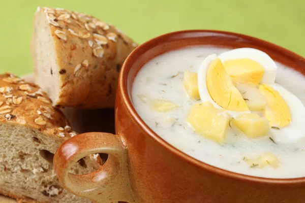 Суп с яйцом — стоковое фото