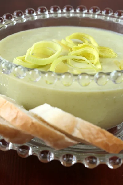 Purjolök och potatis soppa — Stockfoto