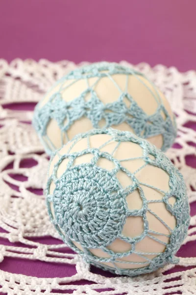 ブルーのかぎ針編みのイースターの卵 — ストック写真