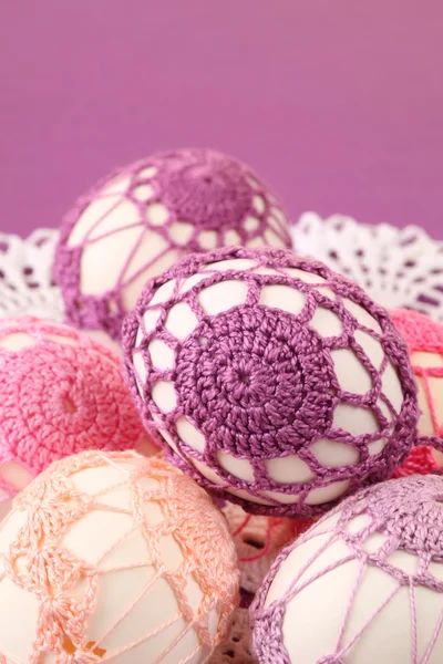 Pink and purple crochet Easter eggs — Stock Photo, Image